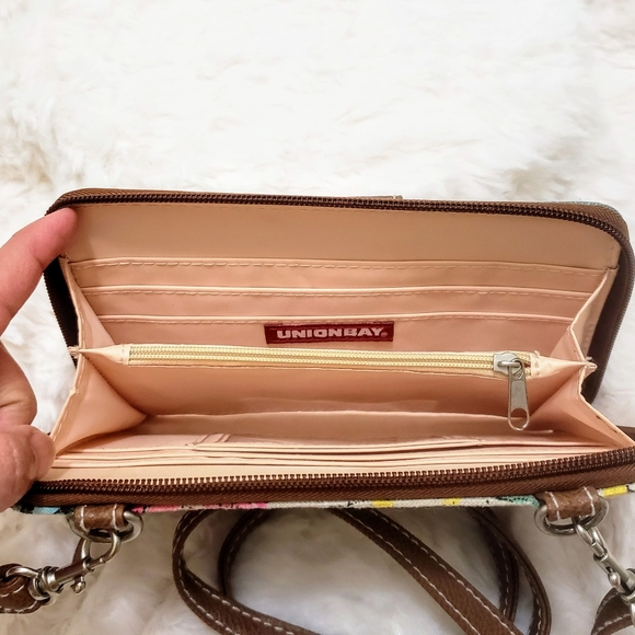 UNIONBAY Crossbody Bag - Picture 3 of 6